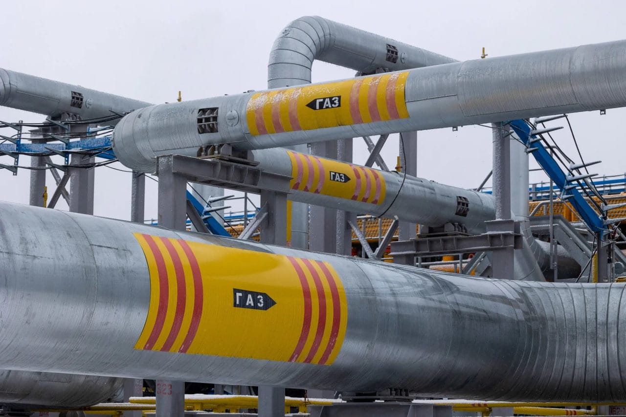 Послы стран ЕС согласовали план отказа от российских нефти и газа к 2028 году — Reuters
