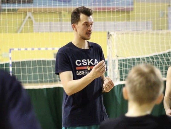 Главный тренер молодежной баскетбольной команды ЦСКА Владислав Норкин