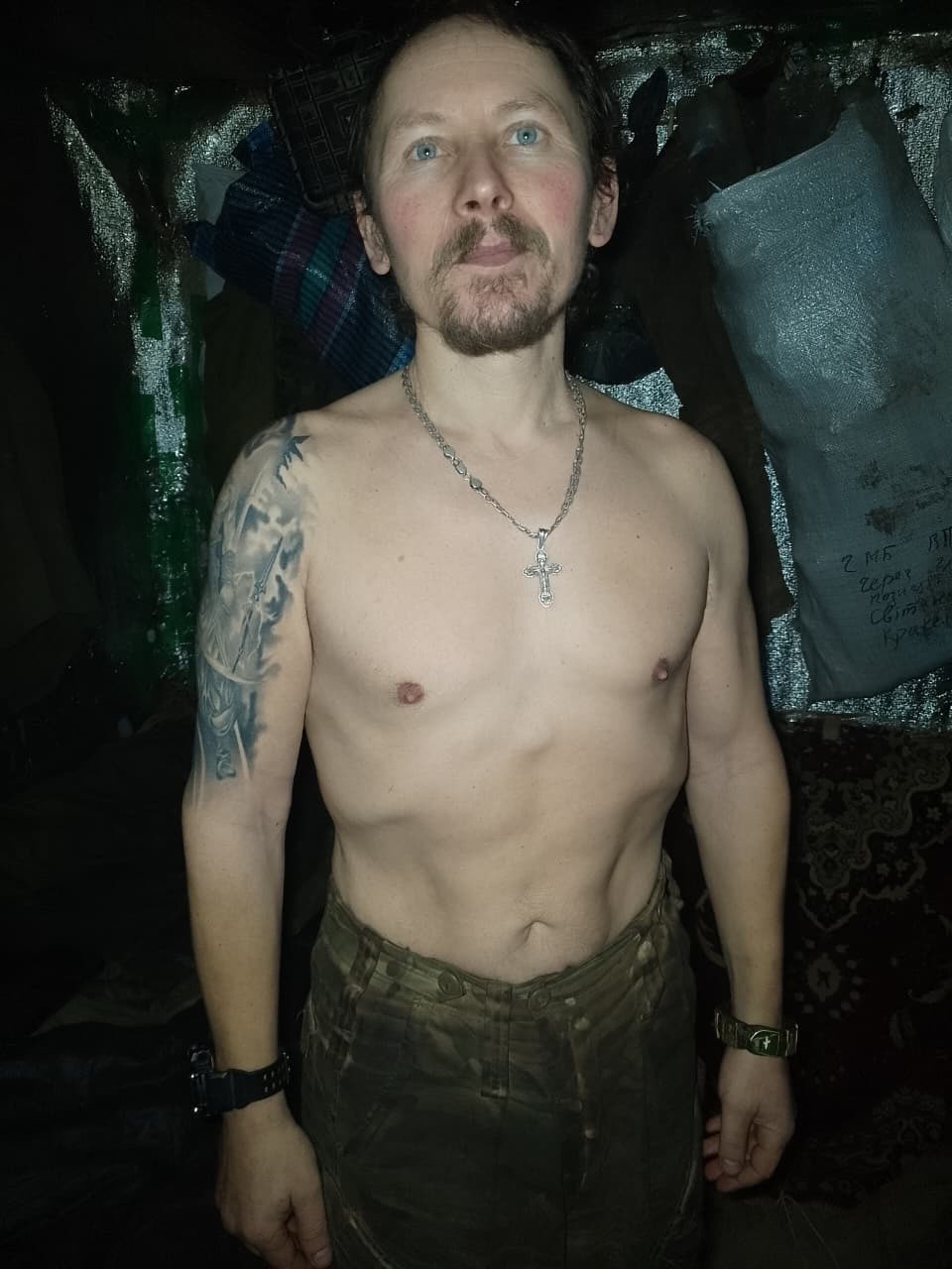 Один из бойцов украинской 14-й ОМБр на передовой позиции в районе Купянска-Узлового